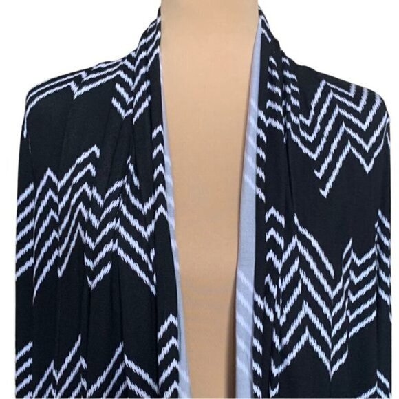 NWT TART Collections Cardigan Sz.M Open Front Black White Chevron Lightweight - Picture 4 of 14